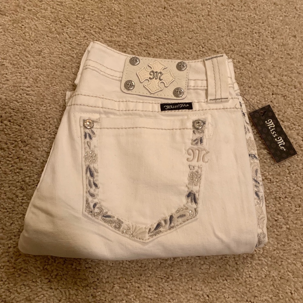 Miss me white cuffed Capri